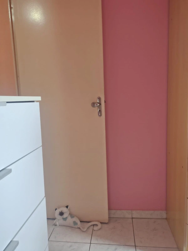 56652