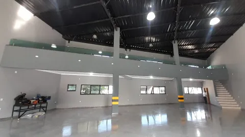 Salão Comercial para alugar em Vila Fanton