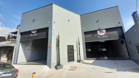 Salão Comercial para alugar em Vila Fanton
