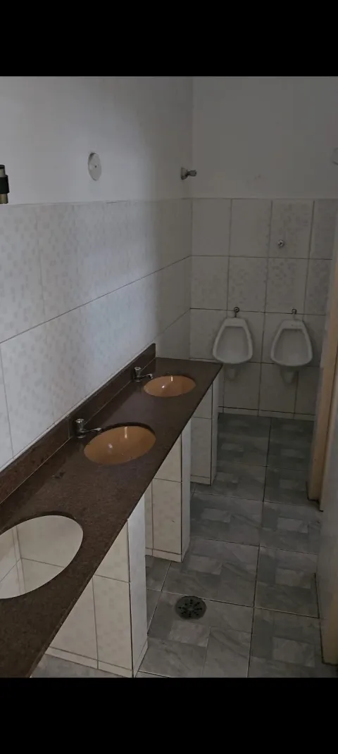 Salão Comercial para alugar em Vila Fanton
