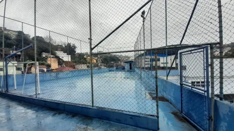 Salão Comercial para alugar em Vila Fanton