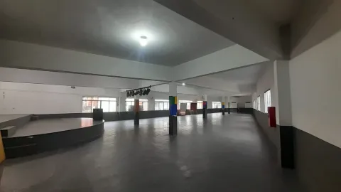 Salão Comercial para alugar em Vila Fanton