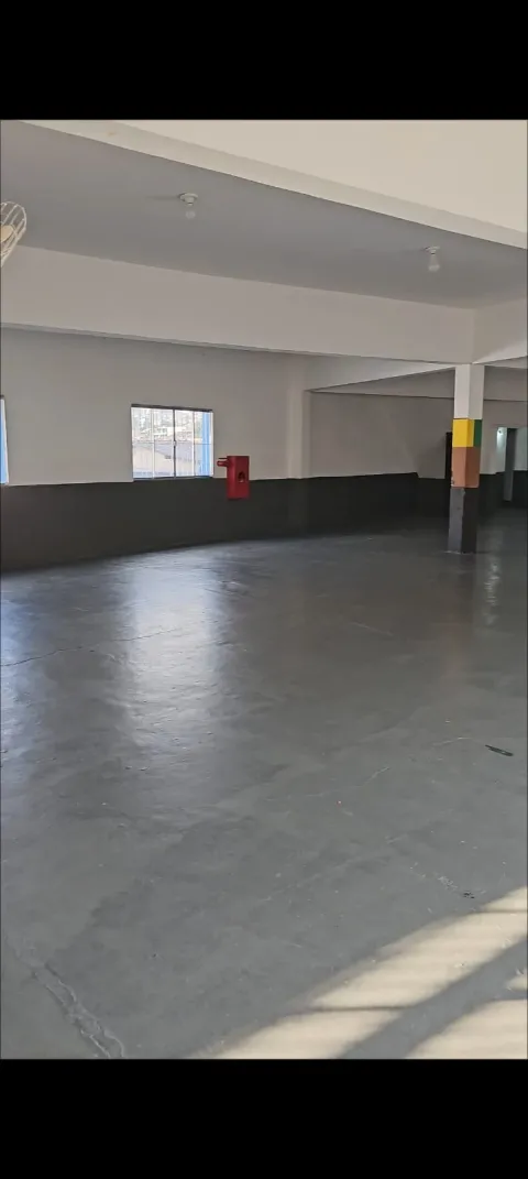Salão Comercial para alugar em Vila Fanton